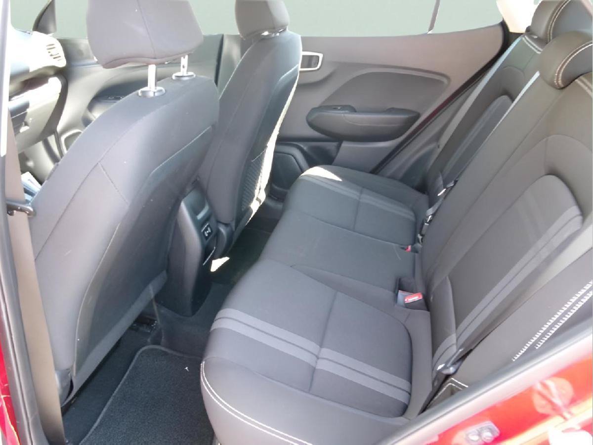 Used 2025 Hyundai Venue SEL FWD image 9
