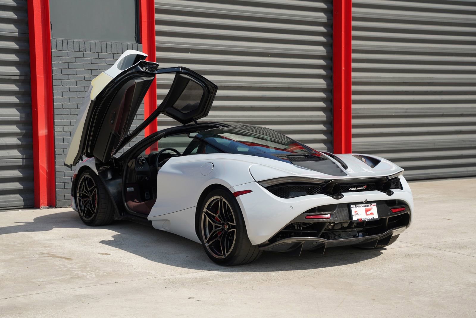 Used 2018 McLaren 720S image 15