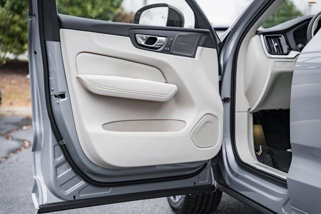 New 2026 Volvo XC60 B5 Ultra w/ Protection Package Premier image 37