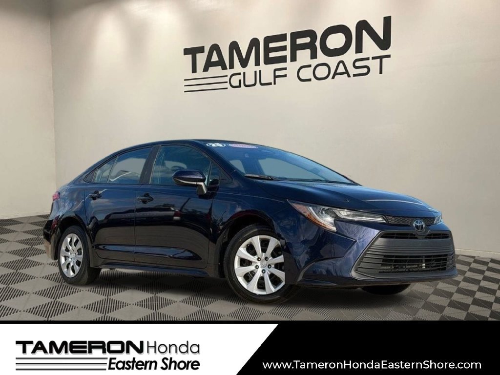 Used 2025 Toyota Corolla LE FWD image 1