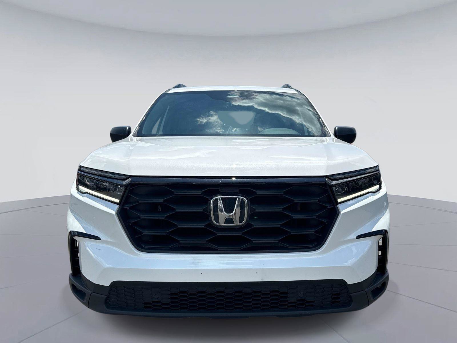 Certified 2025 Honda Pilot Sport image 9
