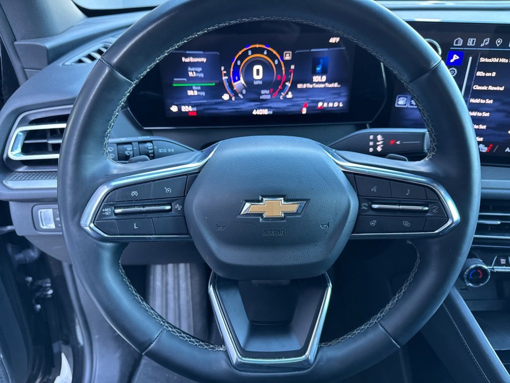 Used 2024 Chevrolet Traverse LT image 3