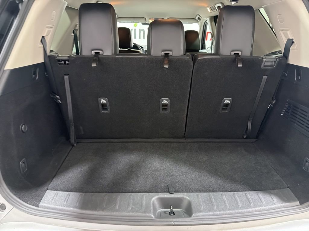 Used 2025 Nissan Pathfinder SL AWD/4WD image 17