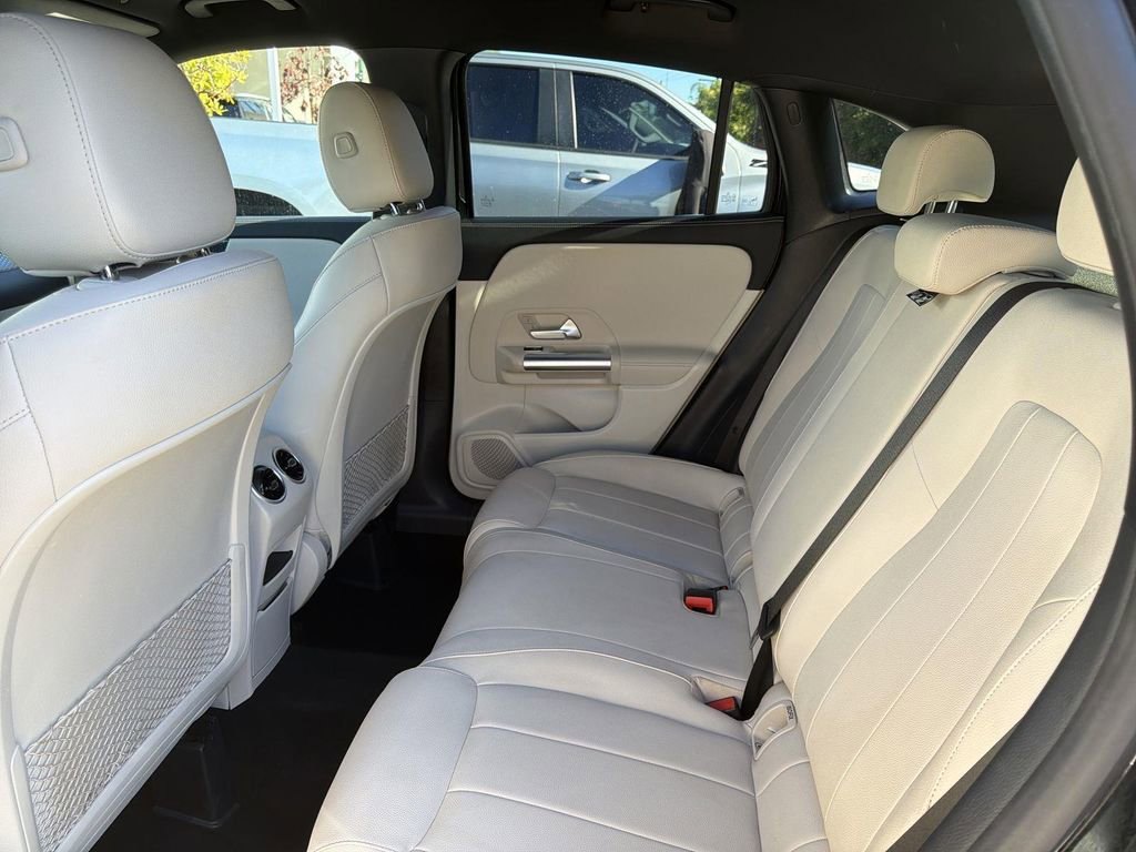 Used 2025 Mercedes-Benz GLA 250 image 24