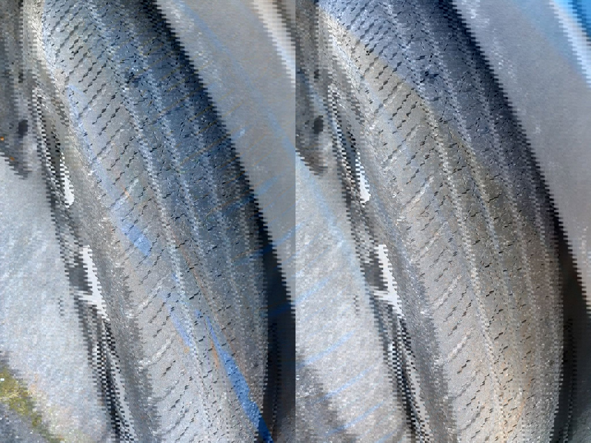 Used 2023 Volvo XC40 B5 Plus w/ Protection Package Premier image 5