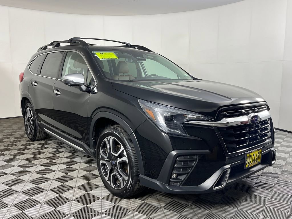 Used 2023 Subaru Ascent Touring image 3