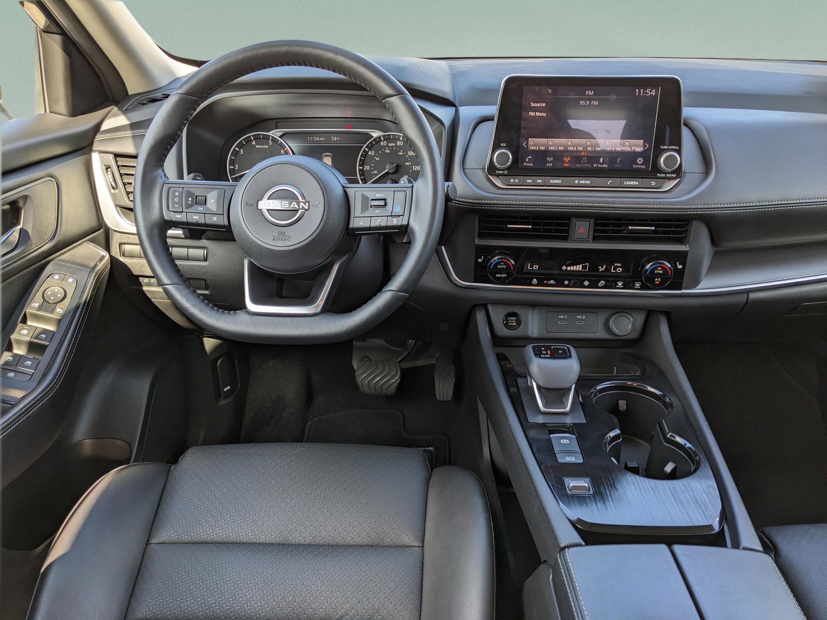 Used 2024 Nissan Rogue SV w/ SV Premium Package image 12