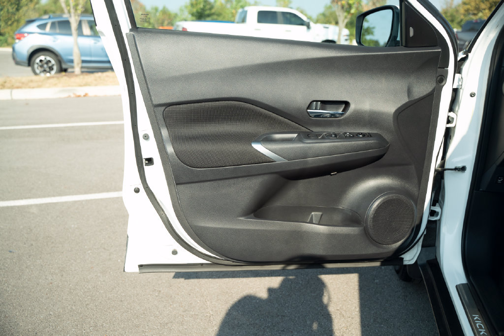 Used 2023 Nissan Kicks SV w/ Interior Electronics Package FWD image 15