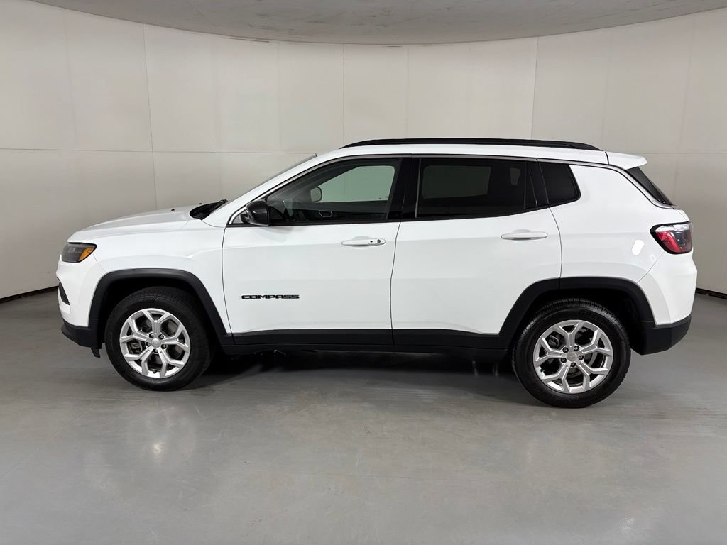 Used 2024 Jeep Compass Latitude AWD/4WD image 5