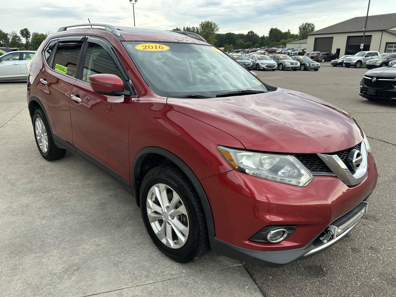 Used 2016 Nissan Rogue SV AWD/4WD image 3