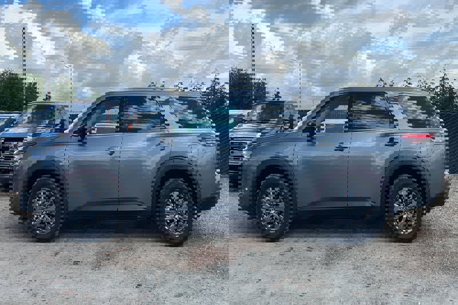 Used 2025 Nissan Pathfinder S image 6