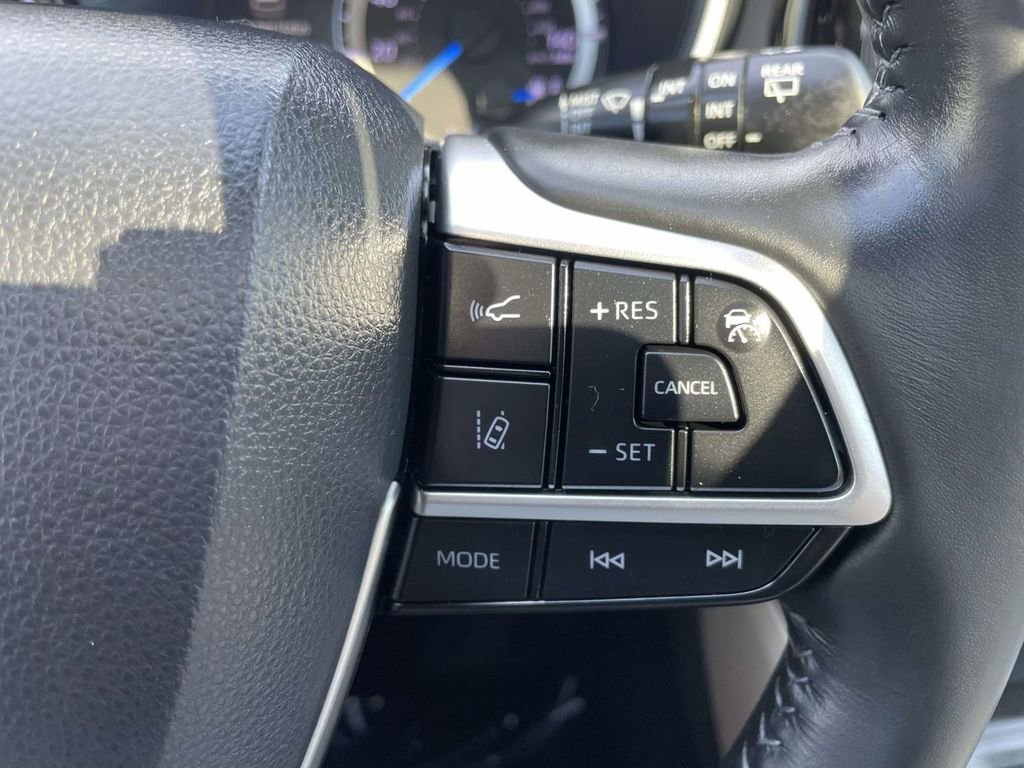 Used 2023 Toyota Highlander XLE image 34