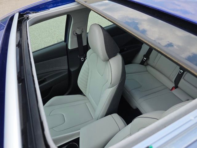 Certified 2025 Hyundai Elantra Limited image 7