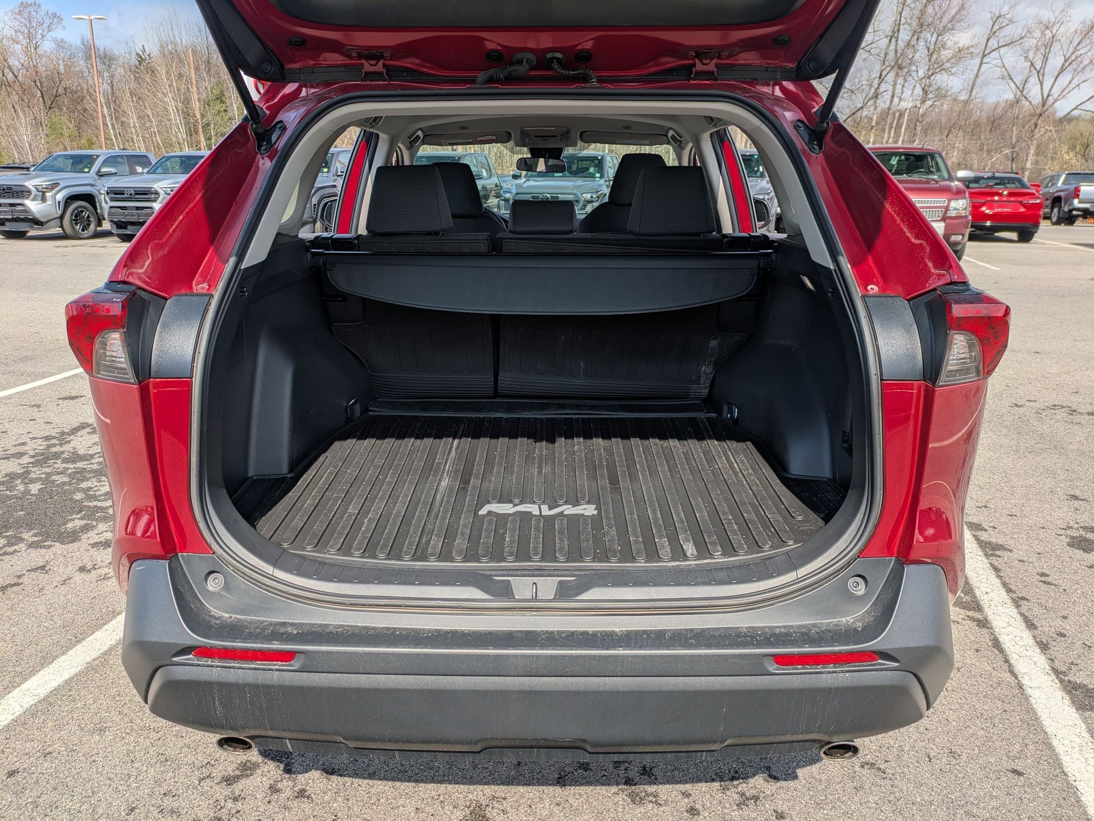 Used 2023 Toyota RAV4 LE AWD/4WD image 18