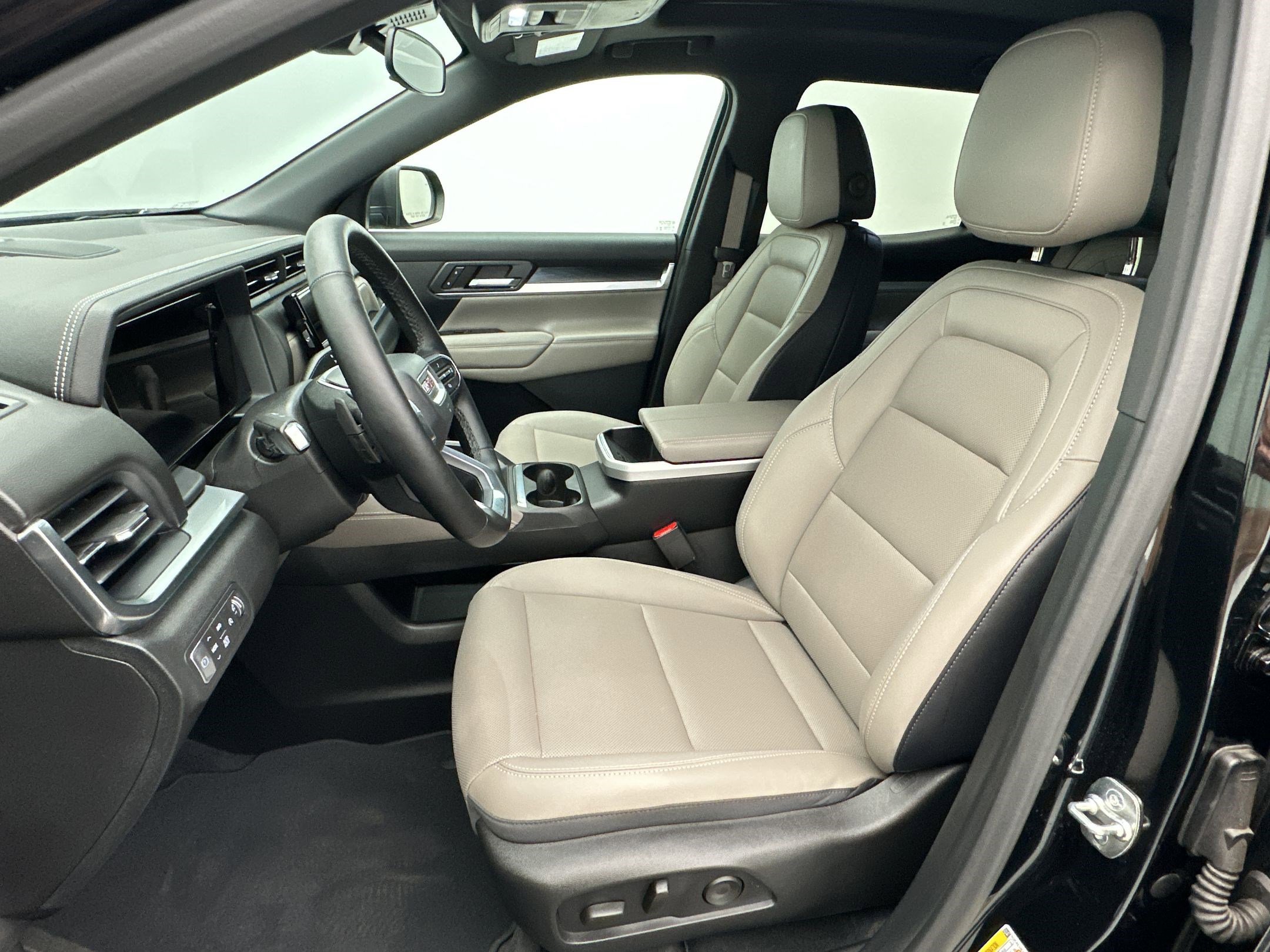 Certified 2025 GMC Terrain Elevation w/ Elevation Premium Package AWD/4WD image 5