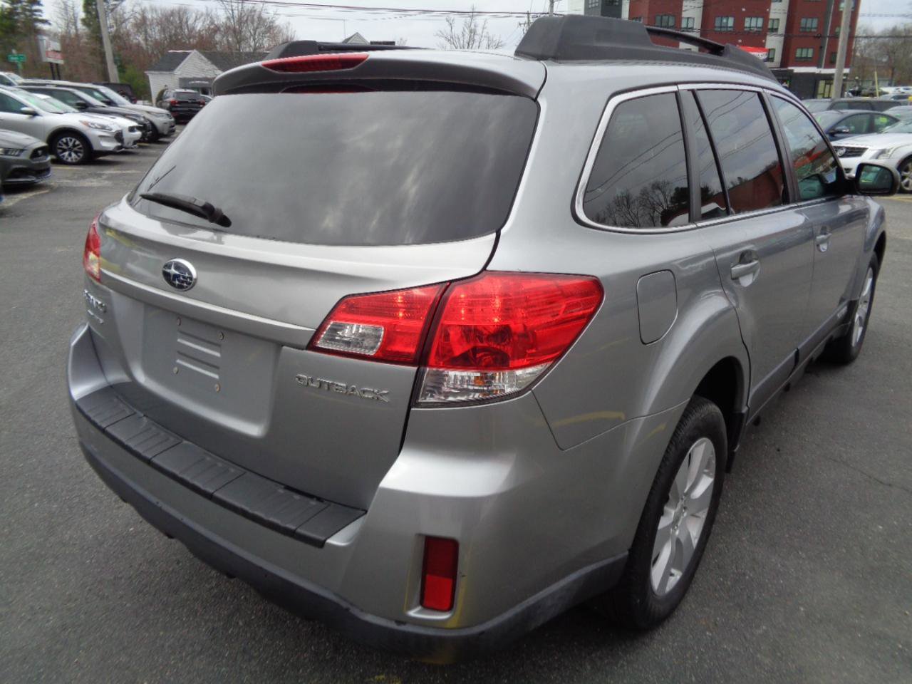 Used 2010 Subaru Outback 2.5i Premium image 16