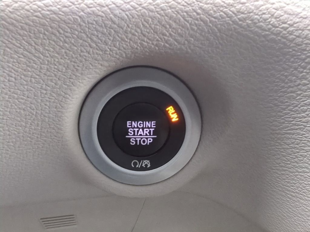 Used 2018 Chrysler Pacifica Touring-L w/ Tire & Wheel Group image 26