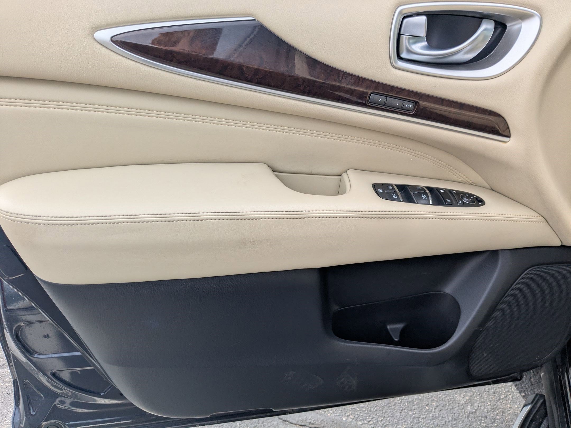 Used 2017 INFINITI QX60 Luxe w/ Deluxe Technology Package image 14