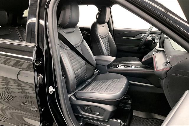 Used 2025 Ford Explorer ST-Line w/ Premium Package image 8