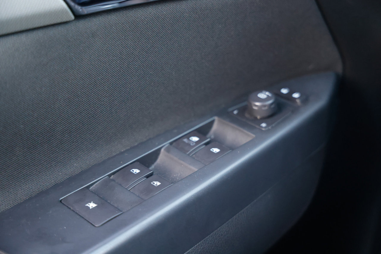 Used 2012 Chevrolet Captiva Sport LT image 40