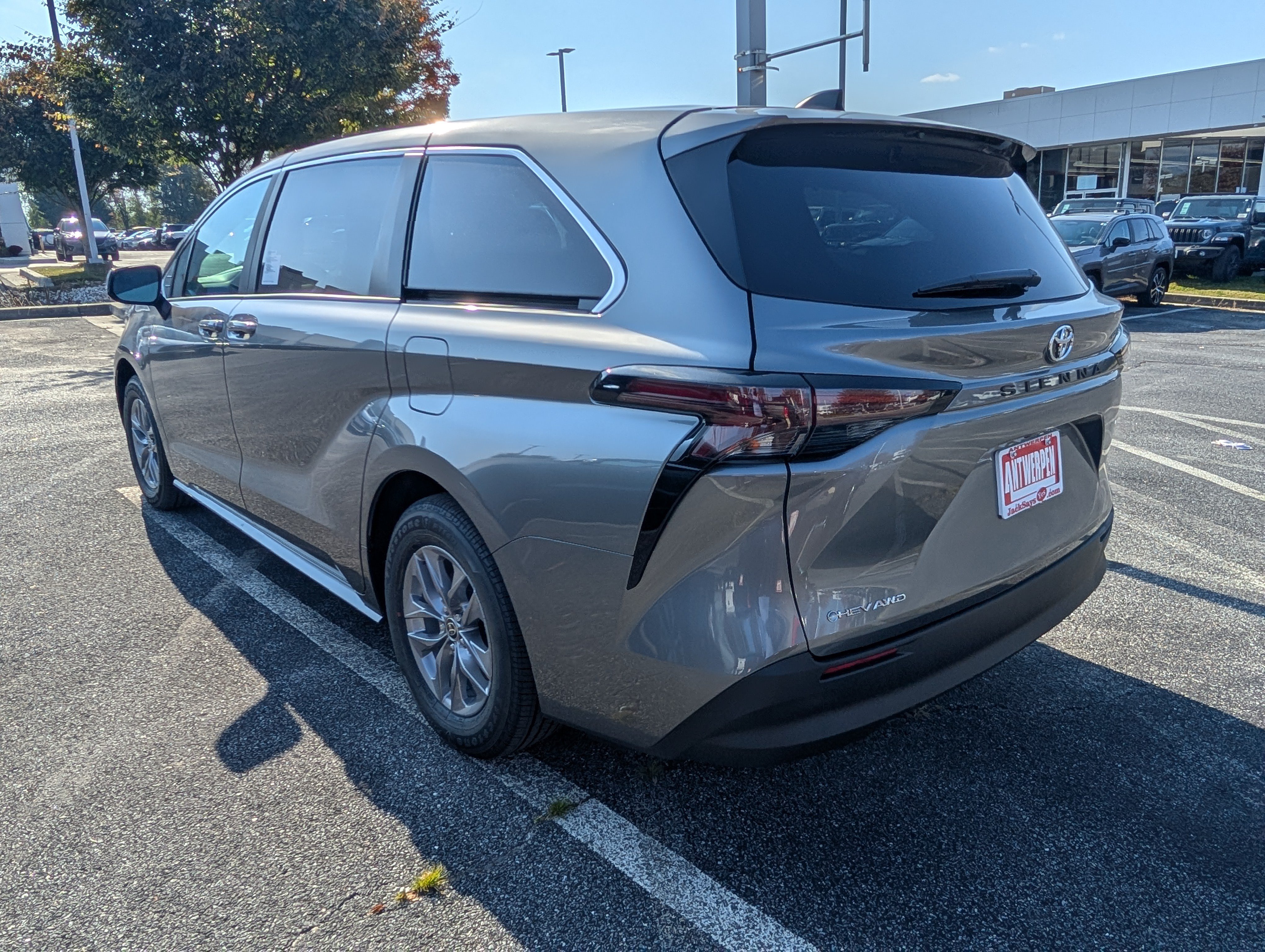 New 2026 Toyota Sienna LE AWD/4WD image 4