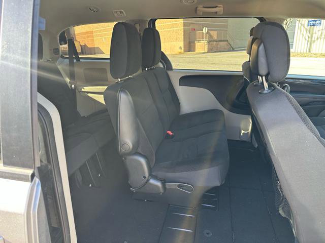 Used 2018 Dodge Grand Caravan SE w/ UConnect Hands-Free Group image 13