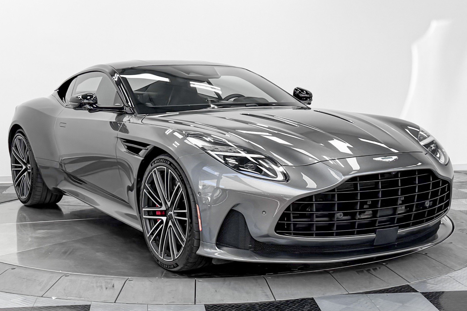 Used 2024 Aston Martin DB12 Coupe RWD image 3