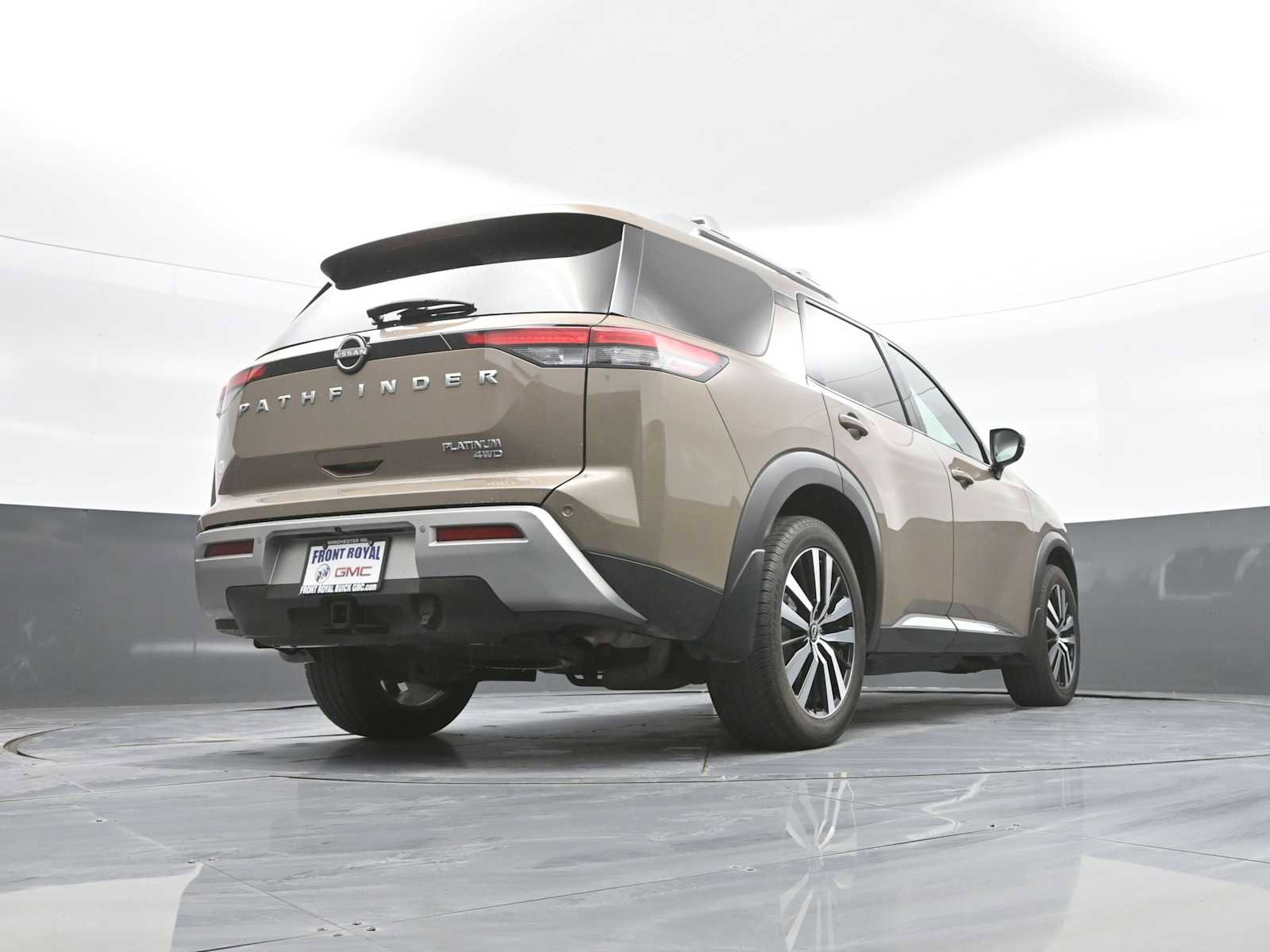 Used 2023 Nissan Pathfinder Platinum w/ Cargo Package AWD/4WD image 23