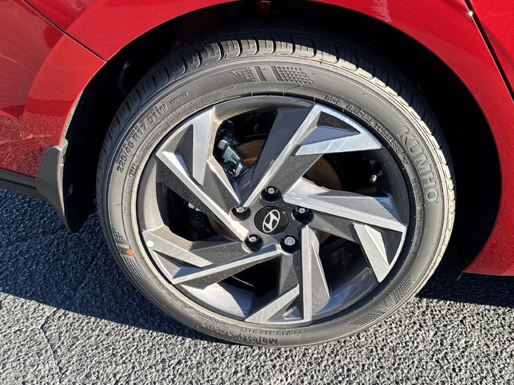 Used 2025 Hyundai Elantra SEL FWD image 17