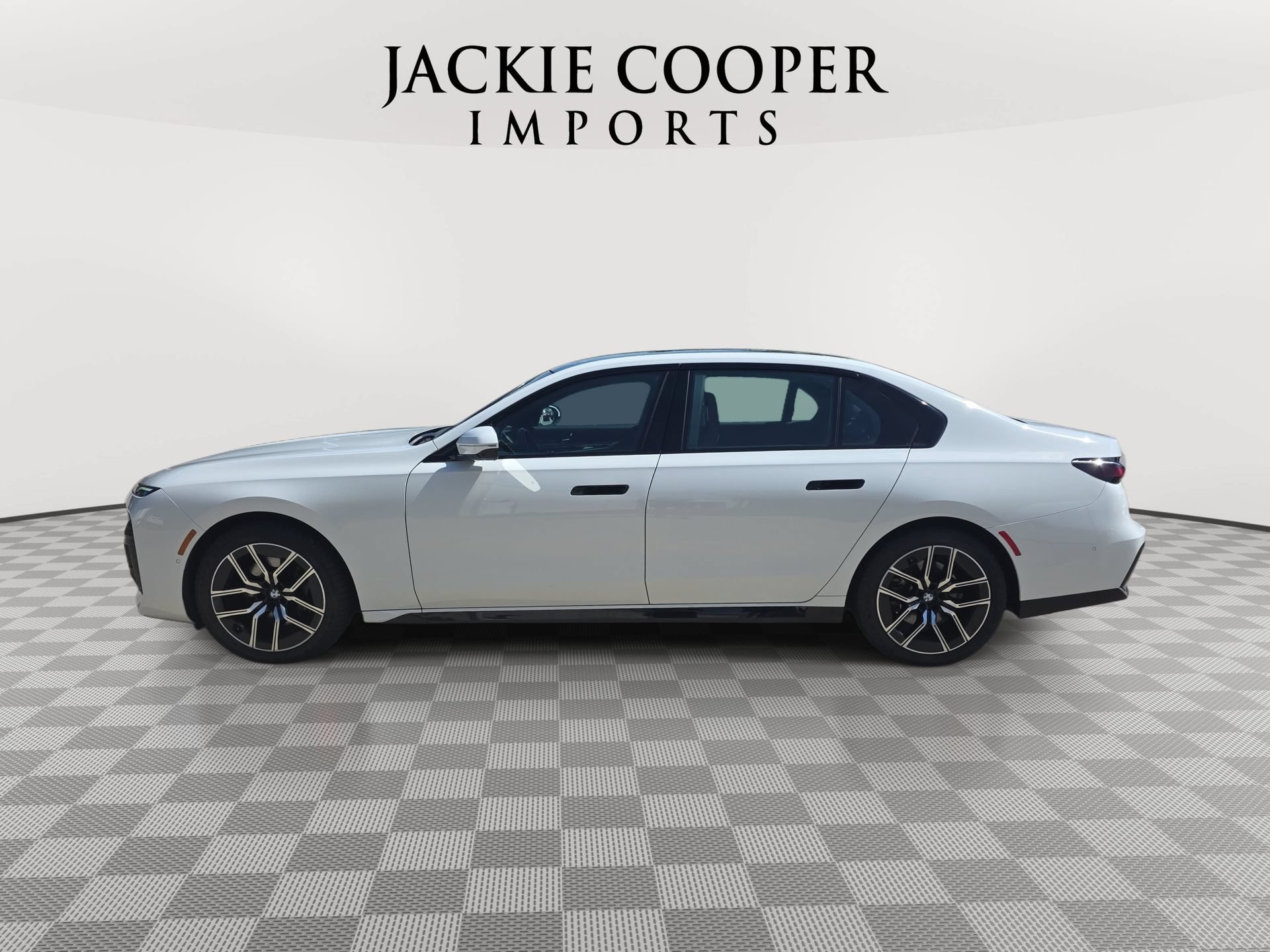Used 2025 BMW 740i RWD image 8