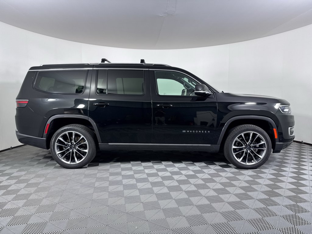 Used 2022 Jeep Wagoneer Series III w/ Premium Group I AWD/4WD image 17