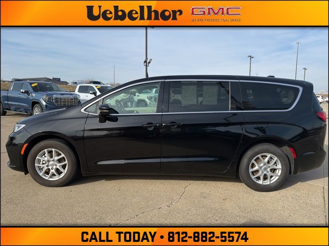 Used 2024 Chrysler Pacifica Touring-L image 19