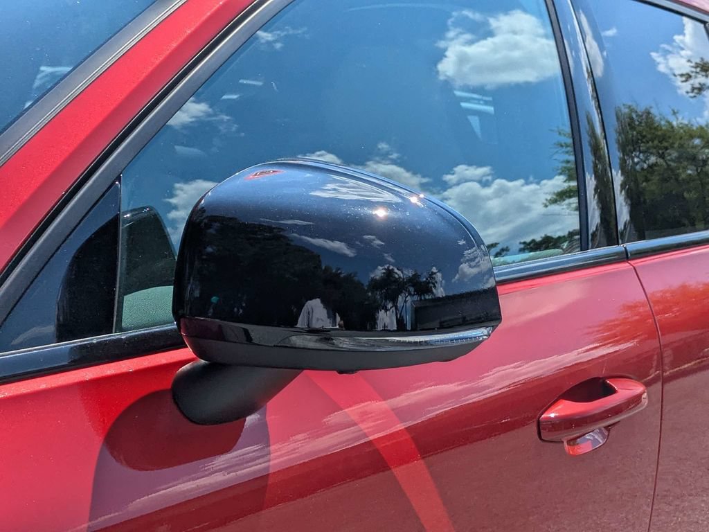 Certified 2025 Volvo XC40 B5 Plus AWD/4WD image 9