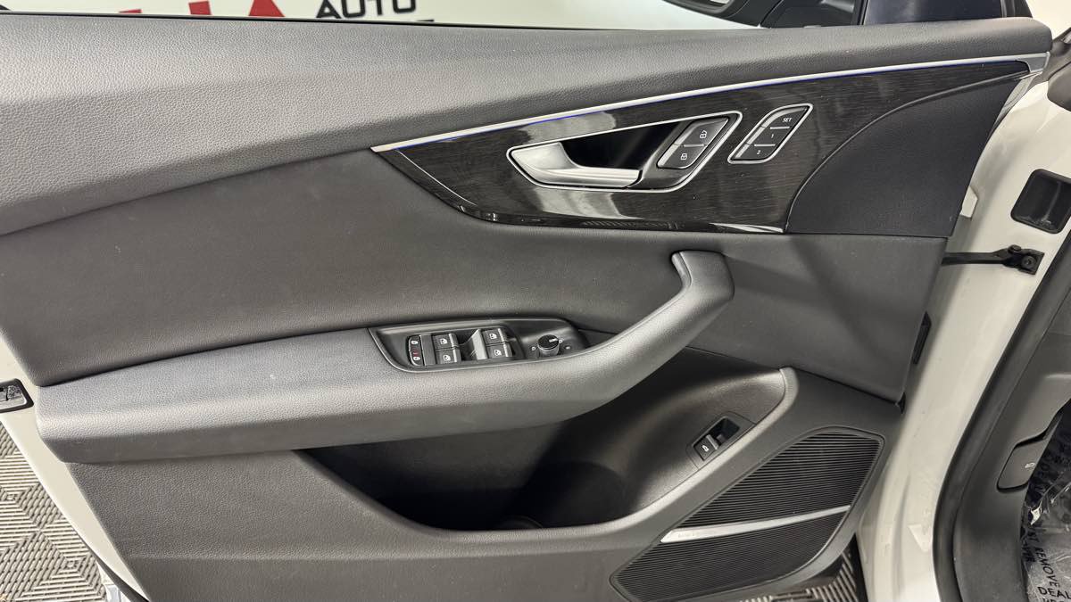 Used 2020 Audi Q8 Premium Plus w/ Premium Plus Package AWD/4WD image 11