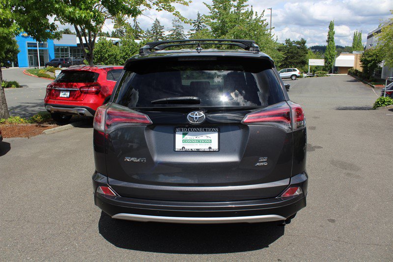 Used 2016 Toyota RAV4 SE w/ Advanced Technology Package AWD/4WD image 4