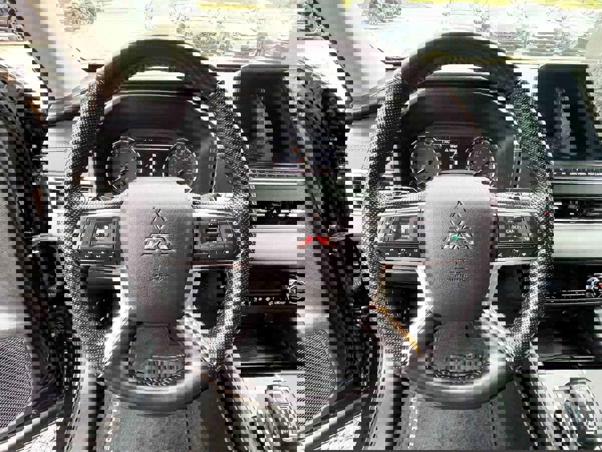 Used 2023 Mitsubishi Outlander SE image 11