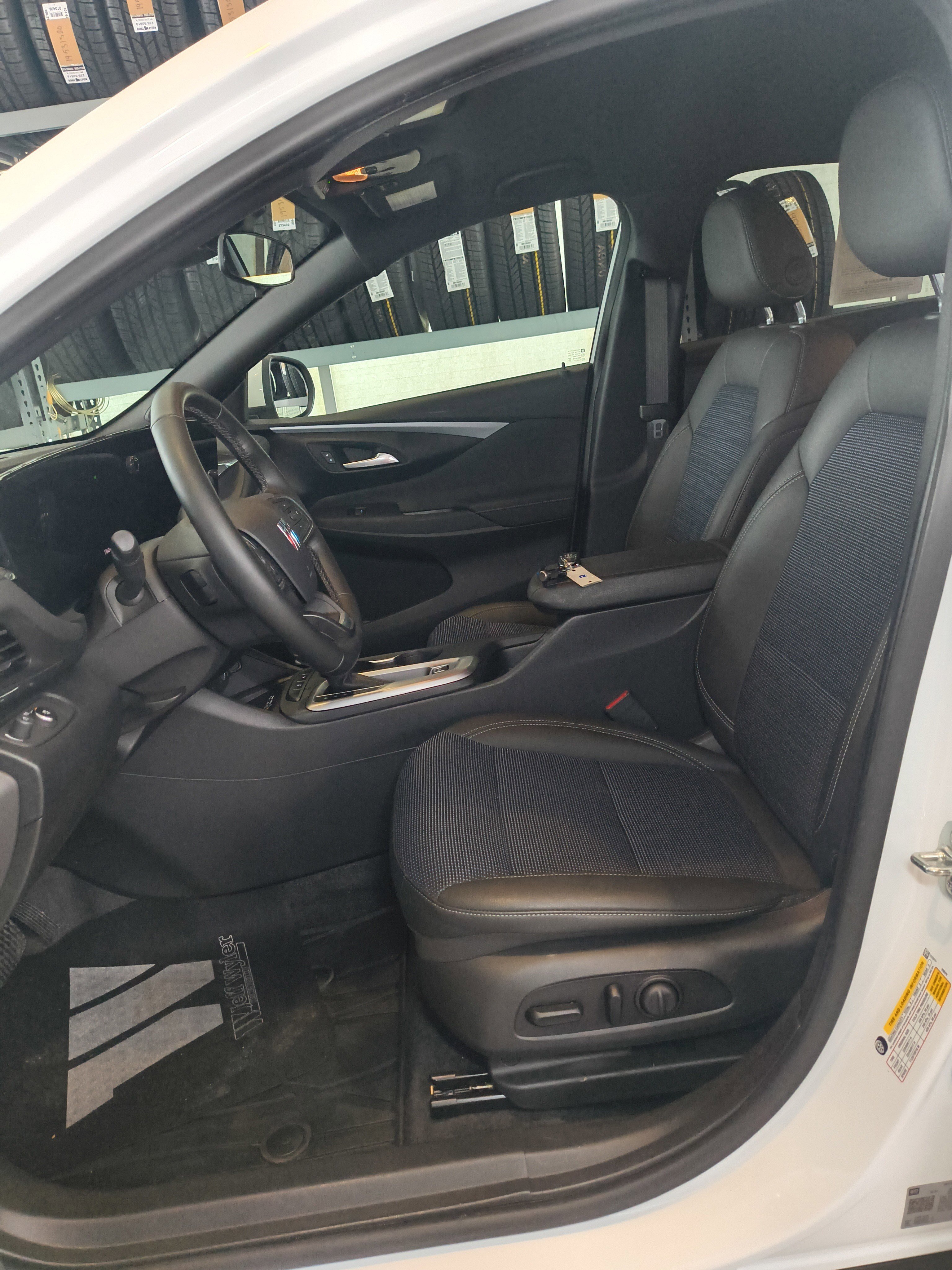 Used 2025 Buick Envista Preferred w/ Convenience I Package image 21