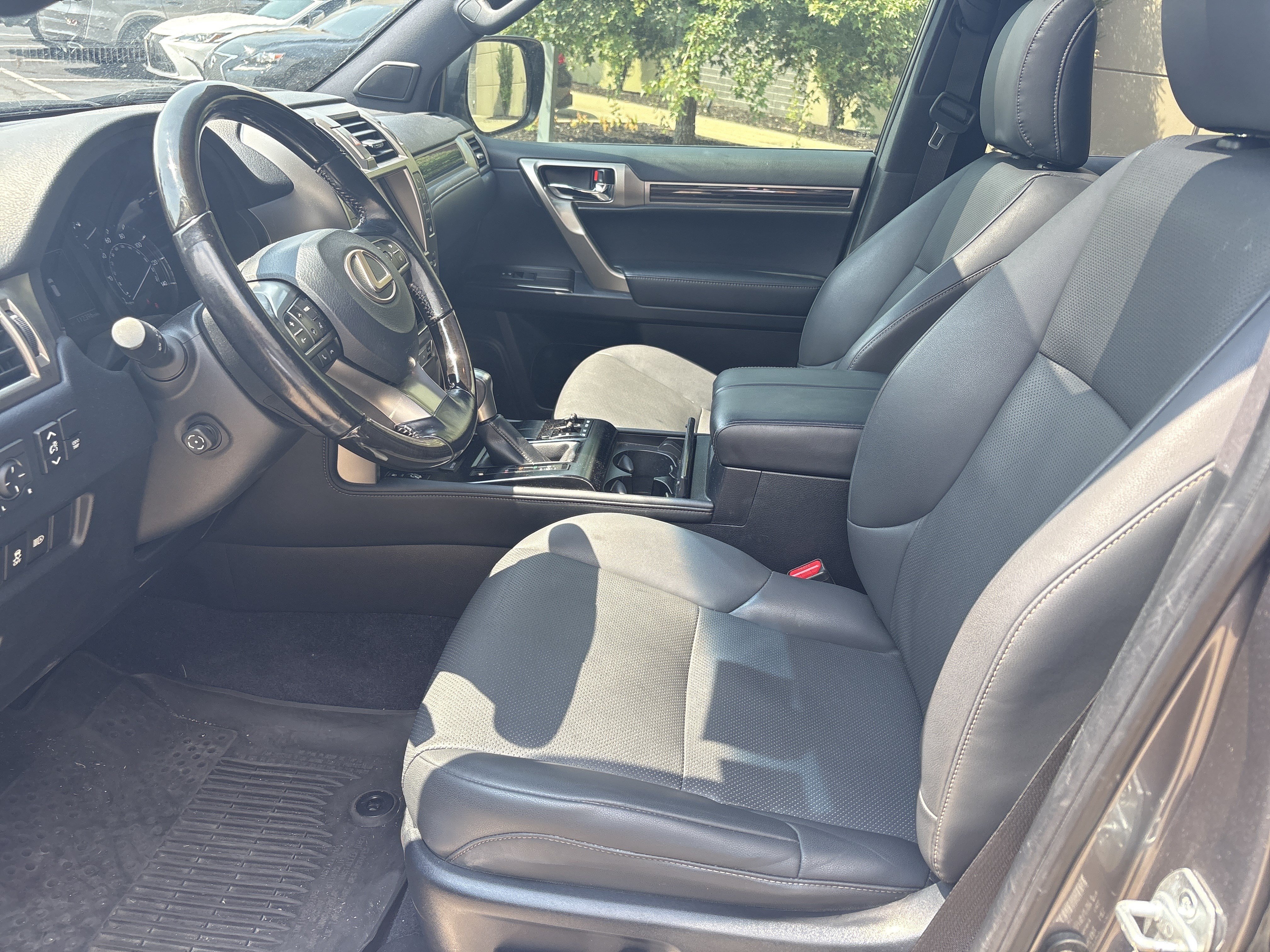 Used 2020 Lexus GX 460 Premium w/ Premium Package AWD/4WD image 16