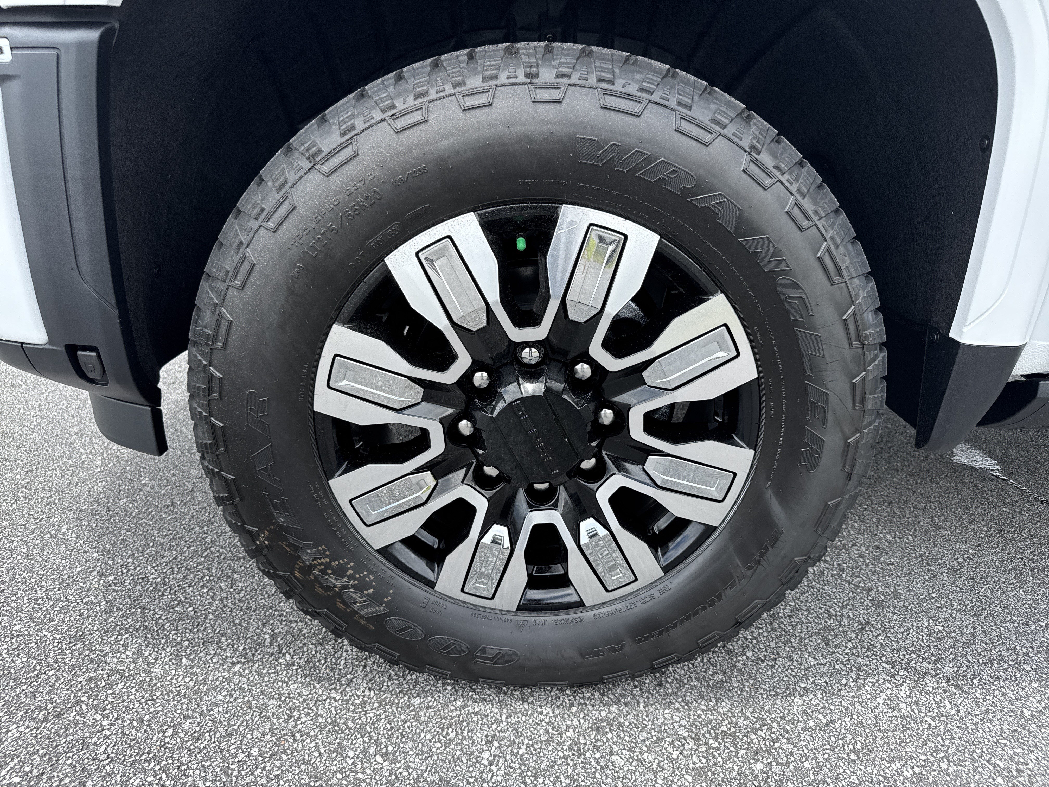 New 2026 GMC Sierra 2500 Denali w/ Denali Reserve Package AWD/4WD image 13