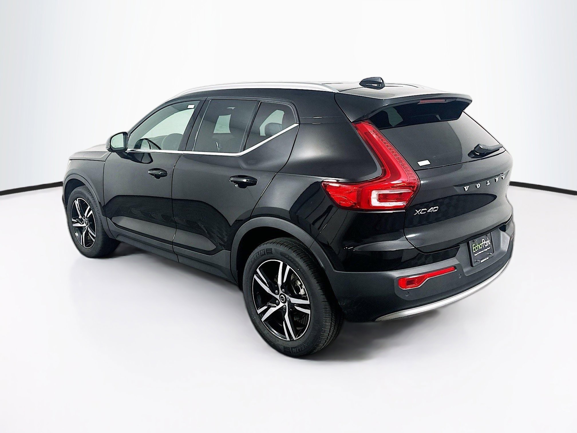 Used 2025 Volvo XC40 B5 Core AWD/4WD image 5