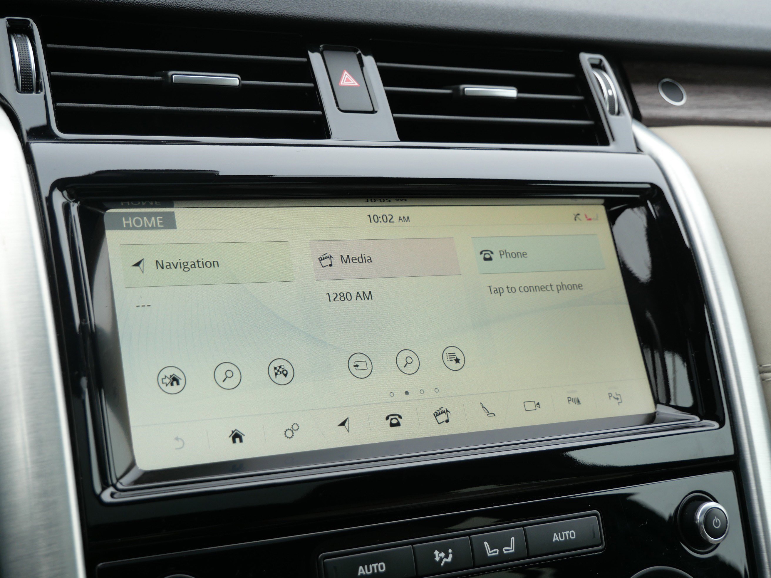 Used 2020 Land Rover Discovery HSE image 30