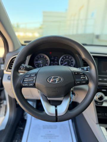Used 2019 Hyundai Elantra SE FWD image 17