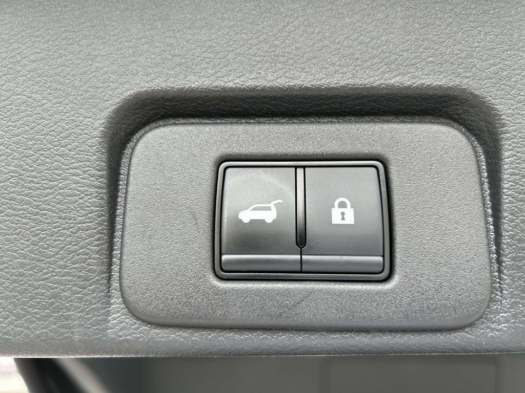 Used 2023 Nissan Rogue Platinum w/ Platinum Premium Package FWD image 11