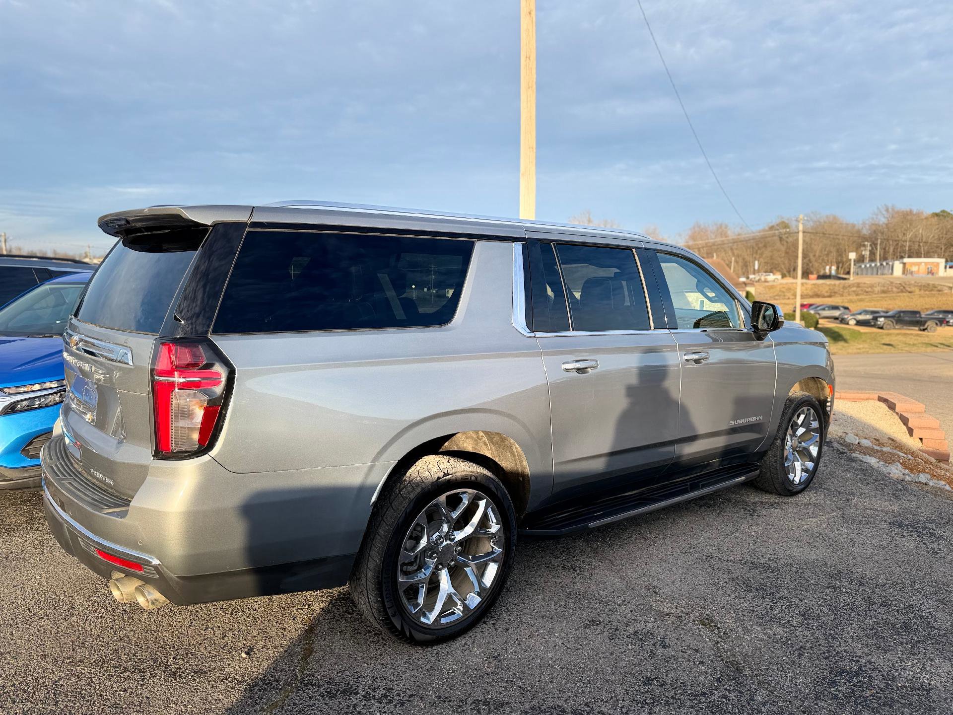 Used 2023 Chevrolet Suburban Premier AWD/4WD image 3