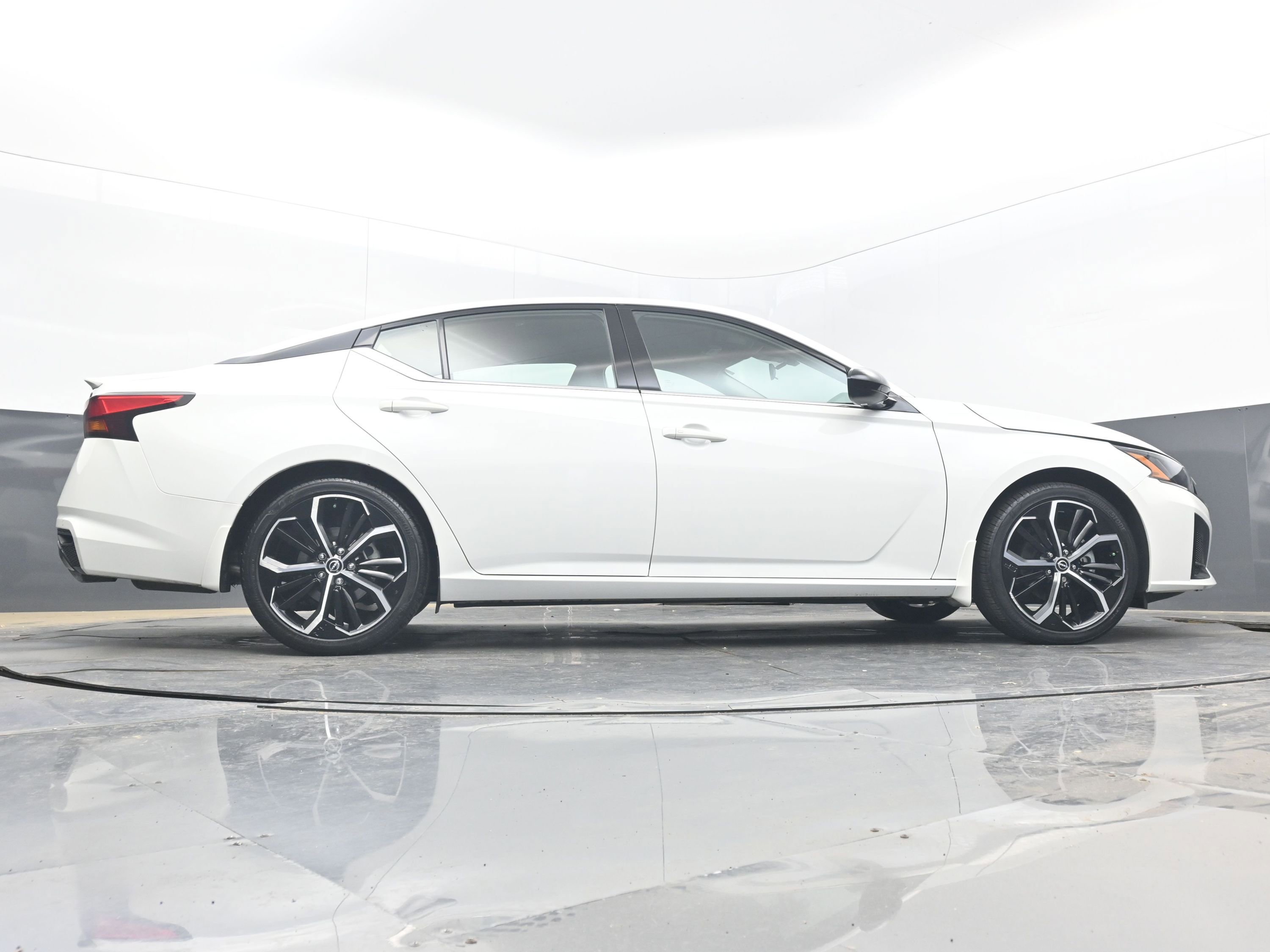 Certified 2024 Nissan Altima 2.5 SR image 28