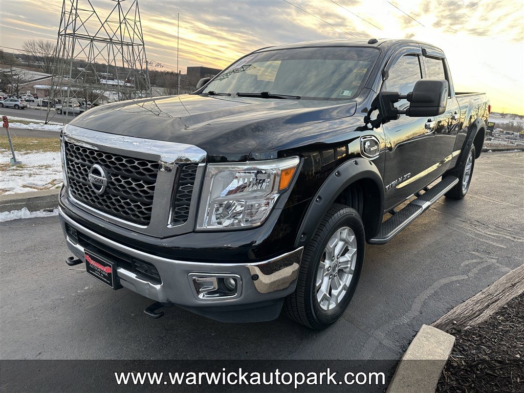 Used 2017 Nissan Titan SV RWD image 3