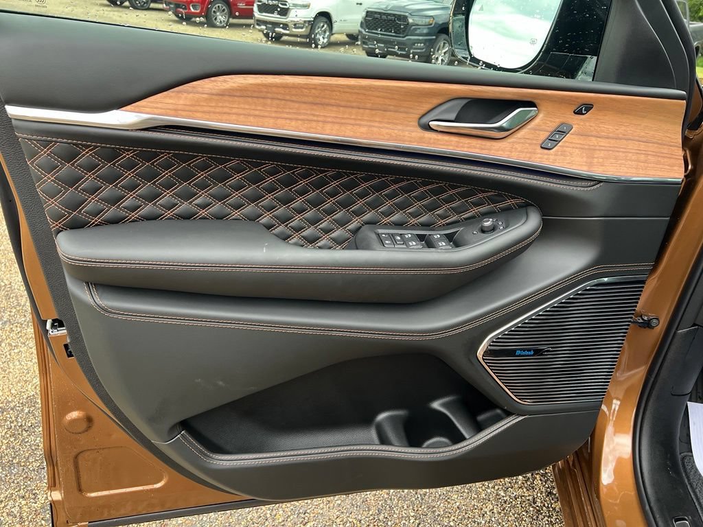New 2027 Jeep Grand Cherokee Summit AWD/4WD image 30
