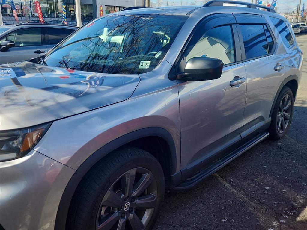 Used 2023 Honda Pilot Sport image 1
