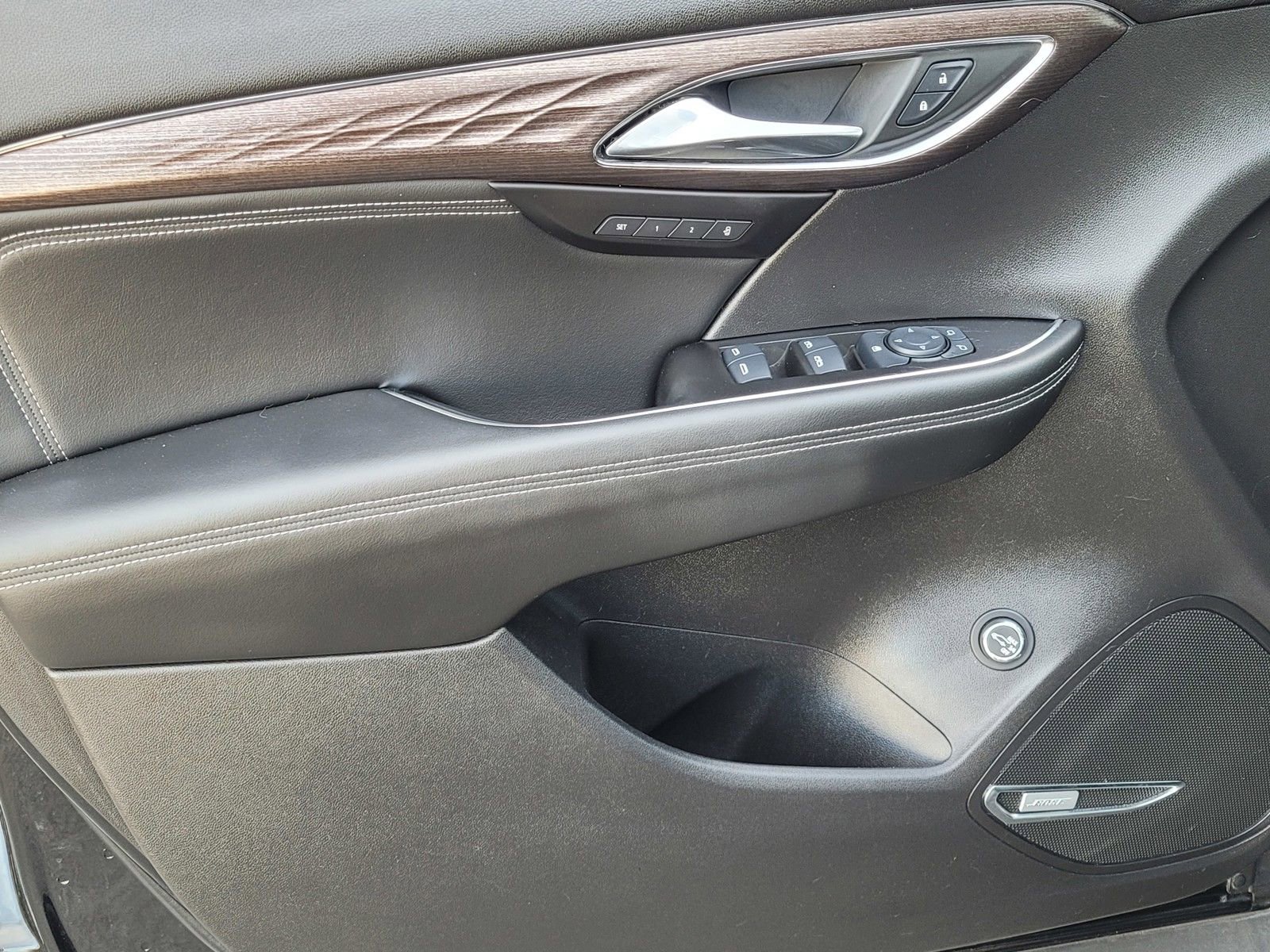 Used 2022 Buick Envision Avenir w/ Safety Package image 16