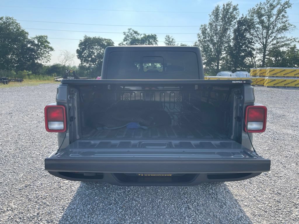 Used 2021 Jeep Gladiator Sport AWD/4WD image 3